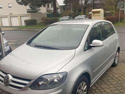 Silber Gebraucht 2005 VW Golf IV Comfortline Limousine | 2.500 € (Fairer Preis)