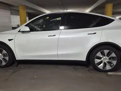 Weiß Gebraucht 2023 Tesla Model Y Standard Range SUV | 38.500 € (Fairer Preis)