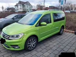 Grün Gebraucht 2017 VW Caddy Maxi Highline Van / Kleinbus | 26.350 € (Fairer Preis)