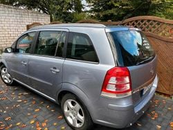 Grau Gebraucht 2008 Opel Zafira Van / Kleinbus | 4.000 € (Teuer)