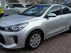 Grau (metallic) Gebraucht 2017 Kia Rio Edition 7 Limousine | 12.990 € (Fairer Preis)