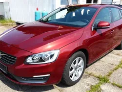 Rot Gebraucht 2014 Volvo V60 Kinetic Kombi | 14.990 €
