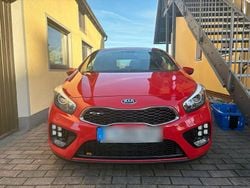 Rot Gebraucht 2017 Kia Ceed GT Limousine | 11.999 € (Etwas zu teuer)
