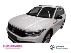 Oryxweiß perlmutteffekt Gebraucht 2023 VW Tiguan Allspace Style SUV | 42.880 € (Etwas zu teuer)