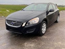 Schwarz Gebraucht 2013 Volvo V60 Momentum Kombi | 5.950 € (Fairer Preis)