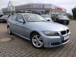 Blau Gebraucht 2010 BMW 320 Limousine | 8.990 € (Teuer)