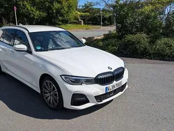 Weiß Gebraucht 2021 BMW 330e Sport Line Kombi | 29.490 € (Fairer Preis)