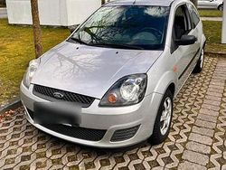 Silber Gebraucht 2007 Ford Fiesta Coupé | 1.499 €