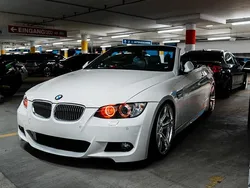 Weiß Gebraucht 2008 BMW 330 Cabriolet Performance Cabrio | 14.900 €