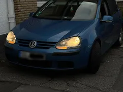 Blau Gebraucht 2005 VW Golf V Kleinwagen | 4.500 €