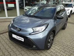 Celestite grey / schwarz Gebraucht 2024 Toyota Aygo Comfort Kleinwagen | 15.990 € (Fairer Preis)