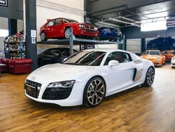 Weiß Gebraucht 2011 Audi R8 Coupé Sport Coupé | 89.900 € (Teuer)