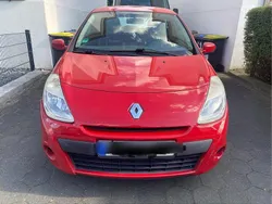 Rot Gebraucht 2010 Renault Clio II Kleinwagen | 2.800 €