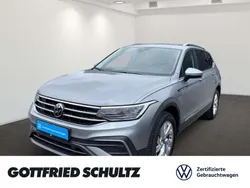 Pyritsilber metallic Gebraucht 2024 VW Tiguan Allspace Life SUV | 38.450 € (Guter Preis)