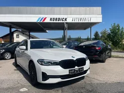 Mineralweiss metallic (a96) Gebraucht 2023 BMW 520 Performance Kombi | 37.900 € (Superpreis)