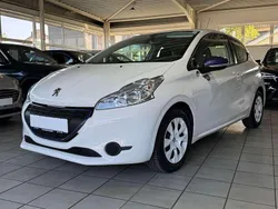 Weiß Gebraucht 2015 Peugeot 208 Kleinwagen | 5.290 € (Fairer Preis)
