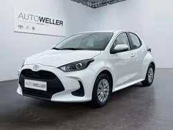 Weiss Neu 2025 Toyota Yaris Hybrid Comfort Kleinwagen | 24.990 €
