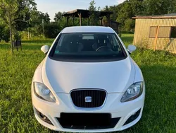 Weiß Gebraucht 2010 Seat Leon Style Limousine | 4.500 € (Fairer Preis)