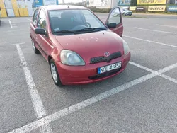 Rot Gebraucht 2002 Toyota Yaris Limousine | 1.290 € (Guter Preis)