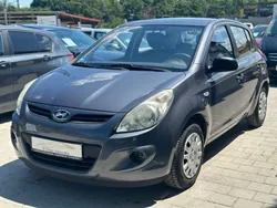 Silber Gebraucht 2011 Hyundai i20 Classic Limousine | 3.490 € (Guter Preis)