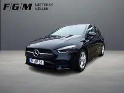Lack kosmosschwarz Gebraucht 2024 Mercedes B200 AMG line Van / Kleinbus | 41.670 €