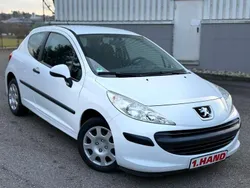 Weiß Gebraucht 2009 Peugeot 207 Limousine | 2.950 € (Etwas zu teuer)