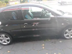 Schwarz Gebraucht 2012 Peugeot 206 Kleinwagen | 3.500 €