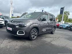 Grau Gebraucht 2023 Citroën Berlingo Shine Van / Kleinbus | 22.900 € (Etwas zu teuer)