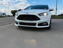 Weiß Gebraucht 2017 Ford Focus ST Kombi | 14.700 € (Fairer Preis)