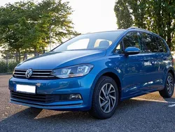 Blau Gebraucht 2017 VW Touran Comfortline Van / Kleinbus | 16.900 € (Fairer Preis)