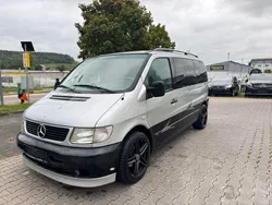 Silber Gebraucht 2000 Mercedes V230 Van / Kleinbus | 3.690 €
