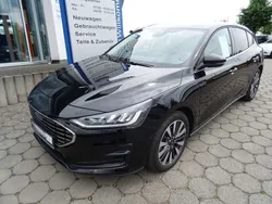 Obsidianschwarz metallic Gebraucht 2022 Ford Focus Titanium X Limousine | 25.400 € (Fairer Preis)