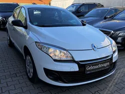 Weiß Gebraucht 2013 Renault Mégane III Authentique Limousine | 6.900 € (Fairer Preis)