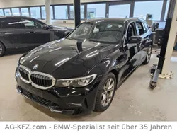 Schwarz Gebraucht 2021 BMW 320e Sport Line Kombi | 17.850 € (Fairer Preis)