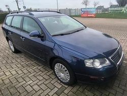 Blau Gebraucht 2010 VW Passat Kombi | 2.000 € (Guter Preis)