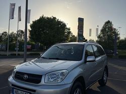 Silber Gebraucht 2004 Toyota RAV4 SUV | 6.700 € (Etwas zu teuer)