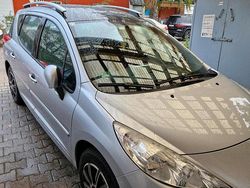 Silber Gebraucht 2011 Peugeot 207 Kombi | 2.000 €