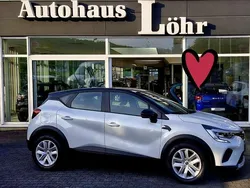 Weiss qnc+schwarz gne Gebraucht 2024 Renault Captur Evolution SUV | 18.692 € (Guter Preis)