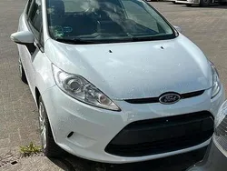 Weiß Gebraucht 2010 Ford Fiesta Kleinwagen | 3.900 €
