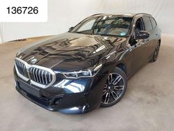 Carbonschwarz Gebraucht 2025 BMW 520 M Sport Kombi | 49.950 € (Superpreis)