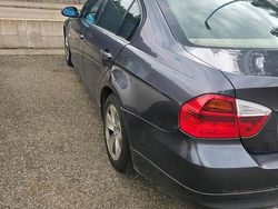 Grau Gebraucht 2005 BMW 320 Limousine | 4.000 € (Fairer Preis)