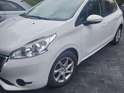 Blanc banquise Gebraucht 2014 Peugeot 208 Active Kleinwagen | 5.900 € (Fairer Preis)