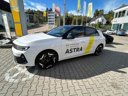 Jade weiss/arktis weiss Gebraucht 2023 Opel Astra GSe Kleinwagen | 29.000 € (Etwas zu teuer)