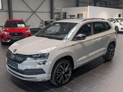 Grau Gebraucht 2021 Skoda Karoq SportLine SUV | 27.900 € (Etwas zu teuer)