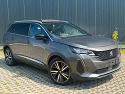 Grau Gebraucht 2021 Peugeot 5008 GT Van / Kleinbus | 26.000 € (Fairer Preis)
