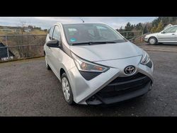 Silber Gebraucht 2021 Toyota Aygo Business Edition Kleinwagen | 8.290 € (Fairer Preis)