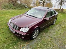 Rot Gebraucht 2006 Mercedes C200 Elegance Limousine | 5.400 € (Fairer Preis)