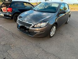 Grau Gebraucht 2014 Peugeot 308 Limousine | 6.250 €