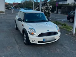 Weiß Gebraucht 2009 Mini Cooper Kleinwagen | 2.750 € (Fairer Preis)