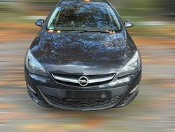 Schwarz Gebraucht 2015 Opel Astra Kombi | 4.399 € (Fairer Preis)
